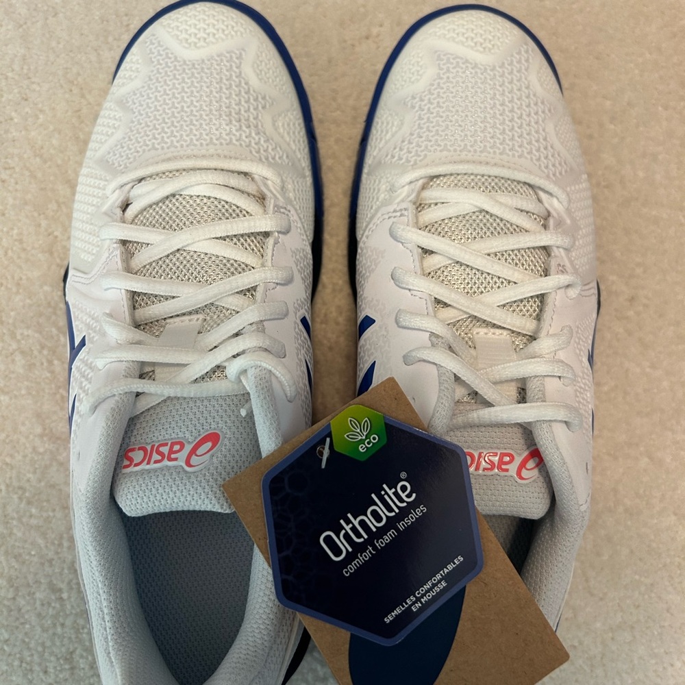 New with tags Boys ASICS Tennis Shoes Size 5 White Athletic Sneakers